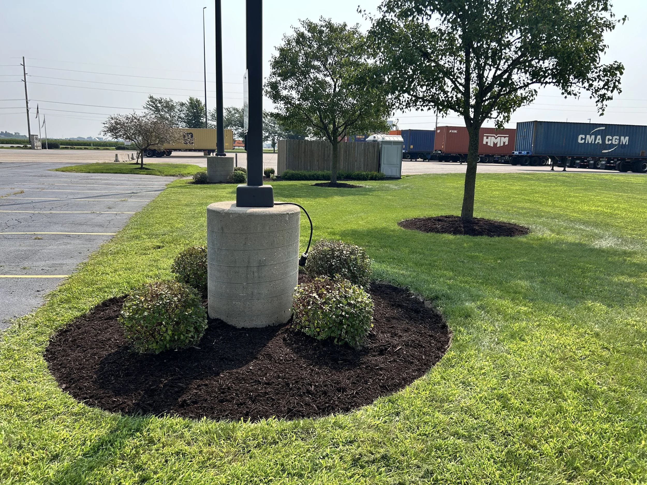 commercial property mulching, maintenance