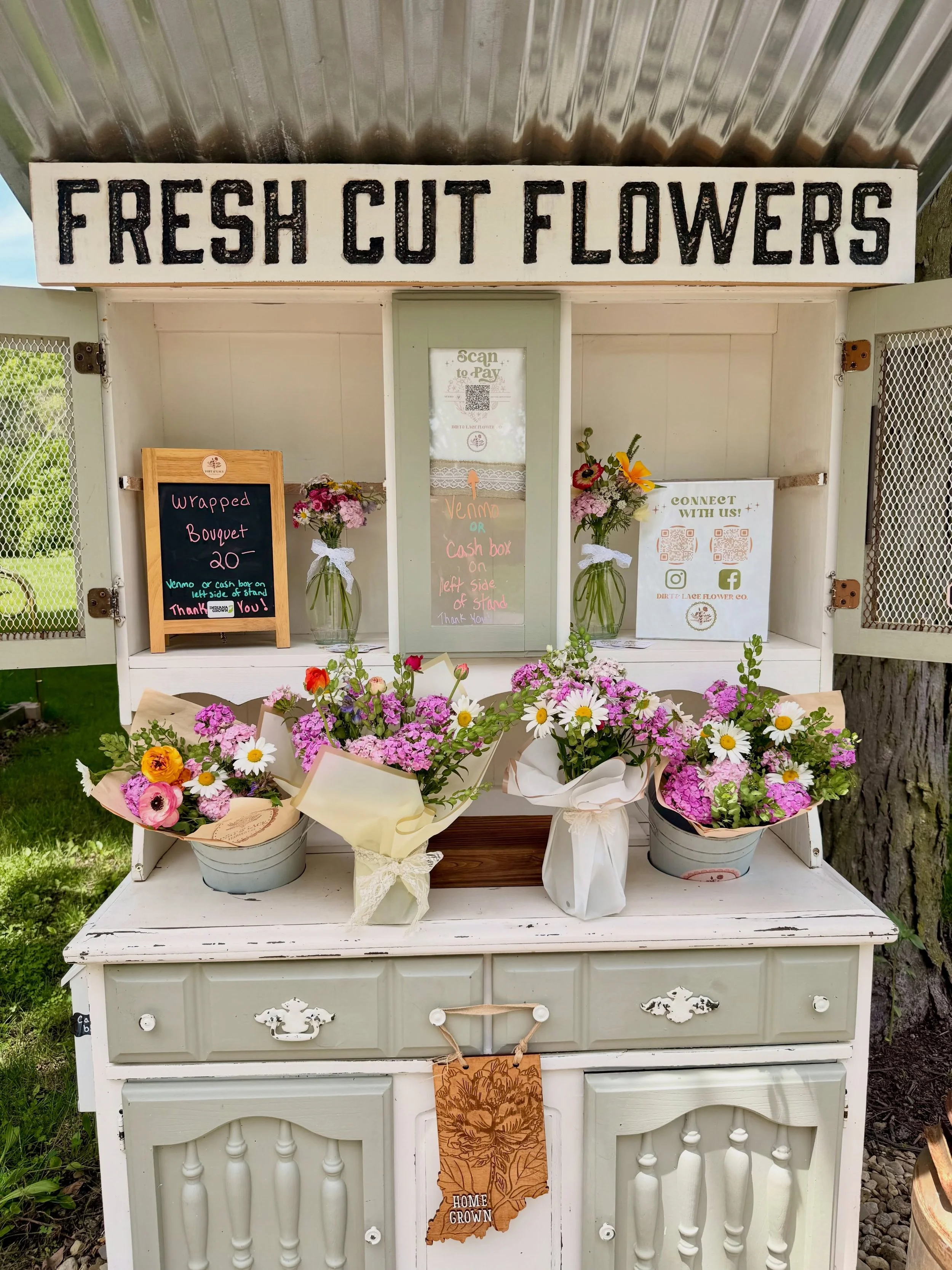 💐 The farmstand is now open for the season! 

✨Open today 2-8pm or until sold out, I will do my best to make an updated post if sold out! 

💐 $20 Wrapped Bouquets
🫙 $20 Lg. Wrapped Mason Jar Bouquet
🌸 $12 Small Syrup Jar Bouquet 

🌼 Venmo or cas