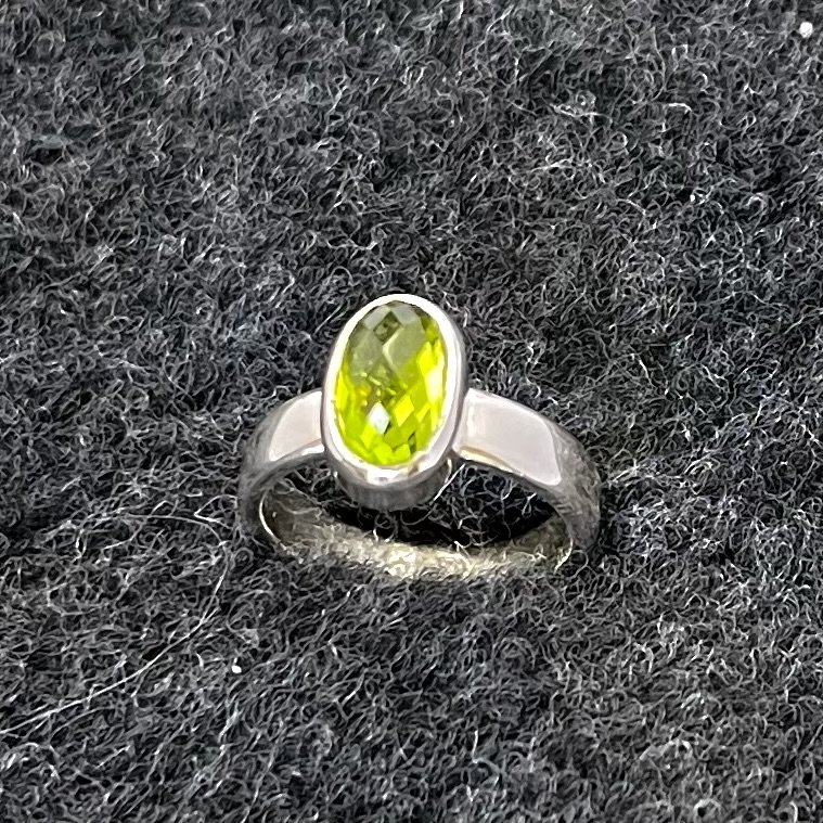 Zesty Dreams. Peridot ring