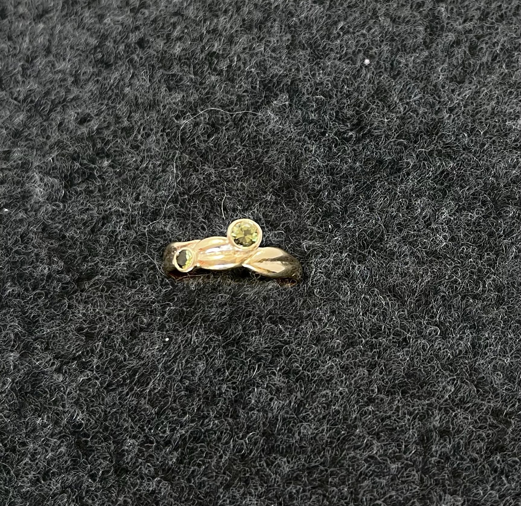 9ct Gold ring band with Australian Sapphires. Leaf design band
