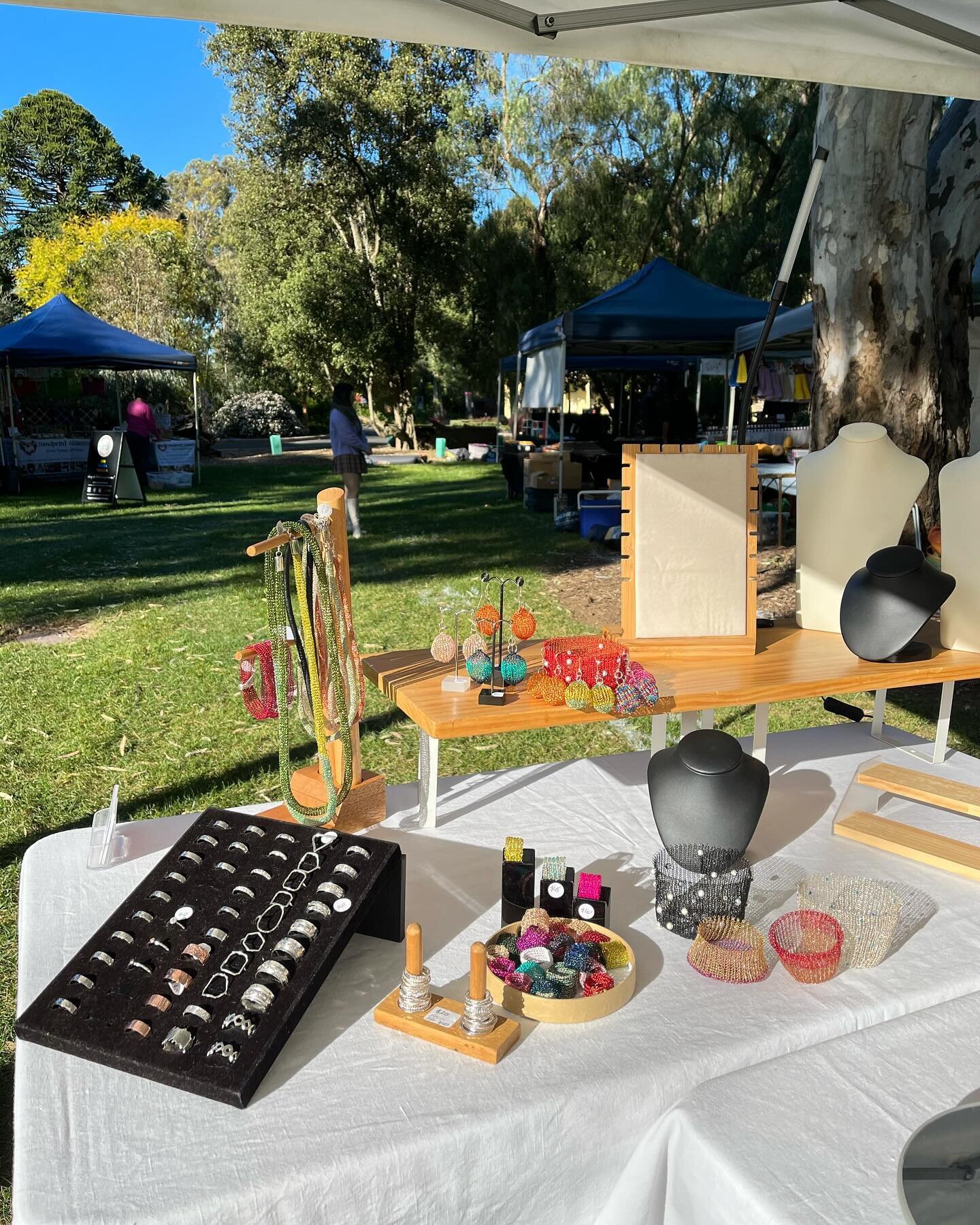 Erring up this morning at Fullarton Market it was a glorious day. This picture of my knitted jewellery set the scene 😮😃#knittedjewellery #localbusiness #supportlocal #supportaussieartists #womeninbusinessaustralia #smallbusinessaustralia #silverjew