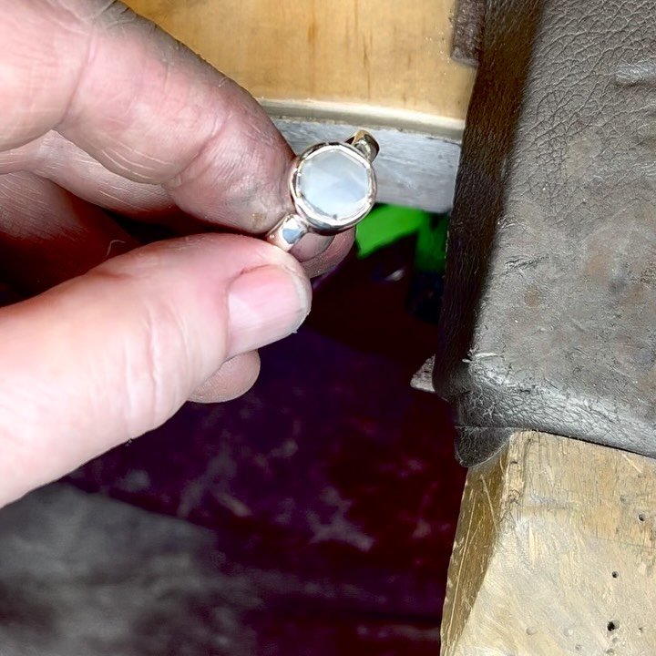 Bringing these little beauties to the Laura Folk Fair. Made in Gladstone SA. Available next Saturday and Sunday. Rose cut moonstone ring and pretty pops of enamel over embossed silver earrings😃💜 @laurafolkfair #handmadejewelleryaustralia #madeinsou