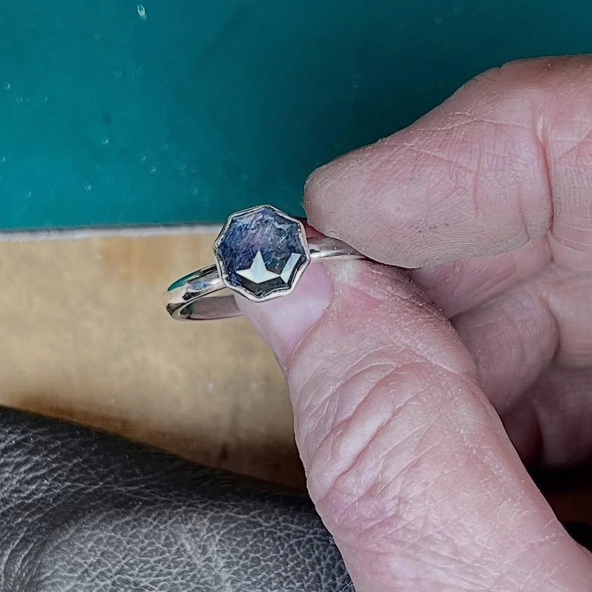 This is gorgeous. A rose cut octagonal shaped Aussie Sapphire from Queensland. Set in solid silver😮😃 coming to the Laura Folk Fair. Happening this weekend. @laurafolkfair #handmadejewelley #buysa #supportlocal