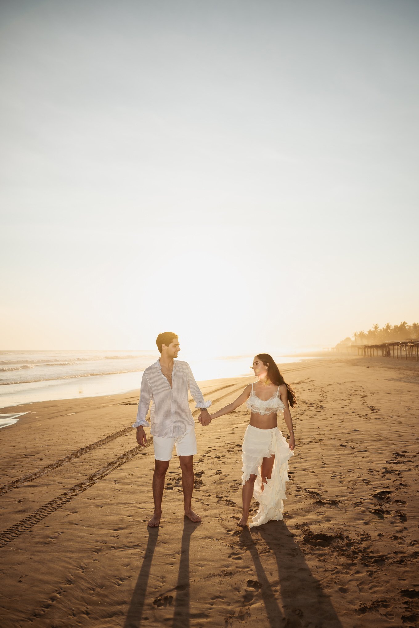 destination_couple_portraits_beach_acapulco_01.JPG