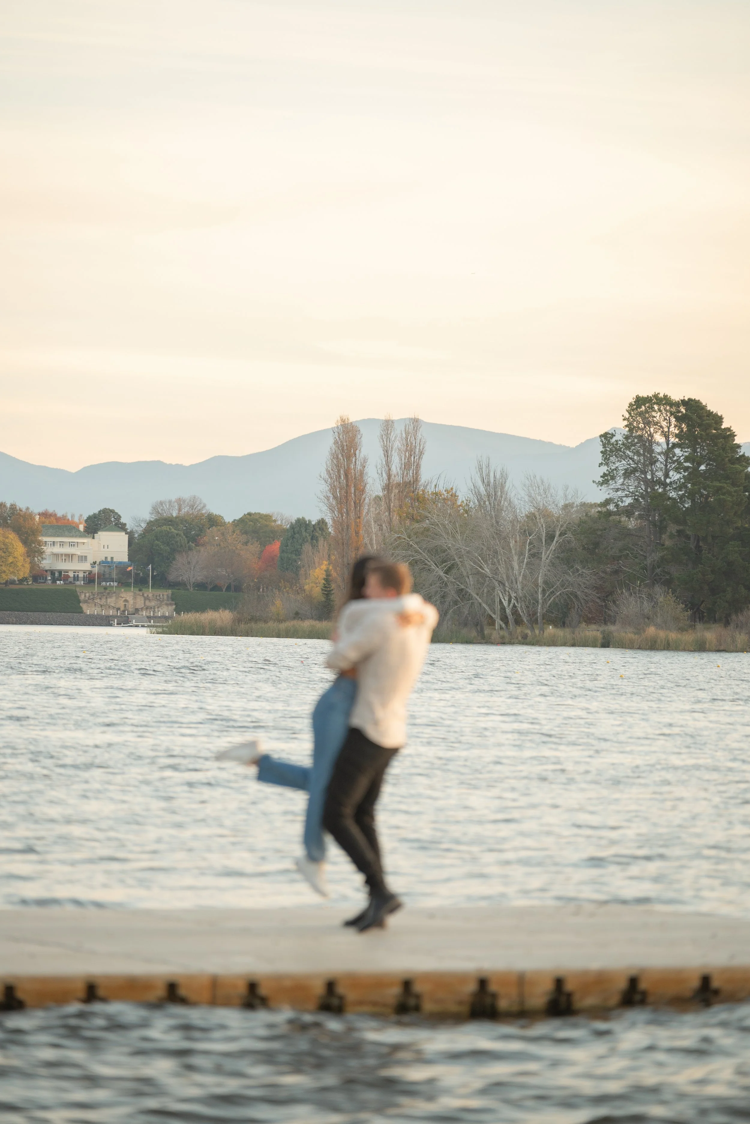 Lake Burley Griffin Photoshoot Engagament.jpg