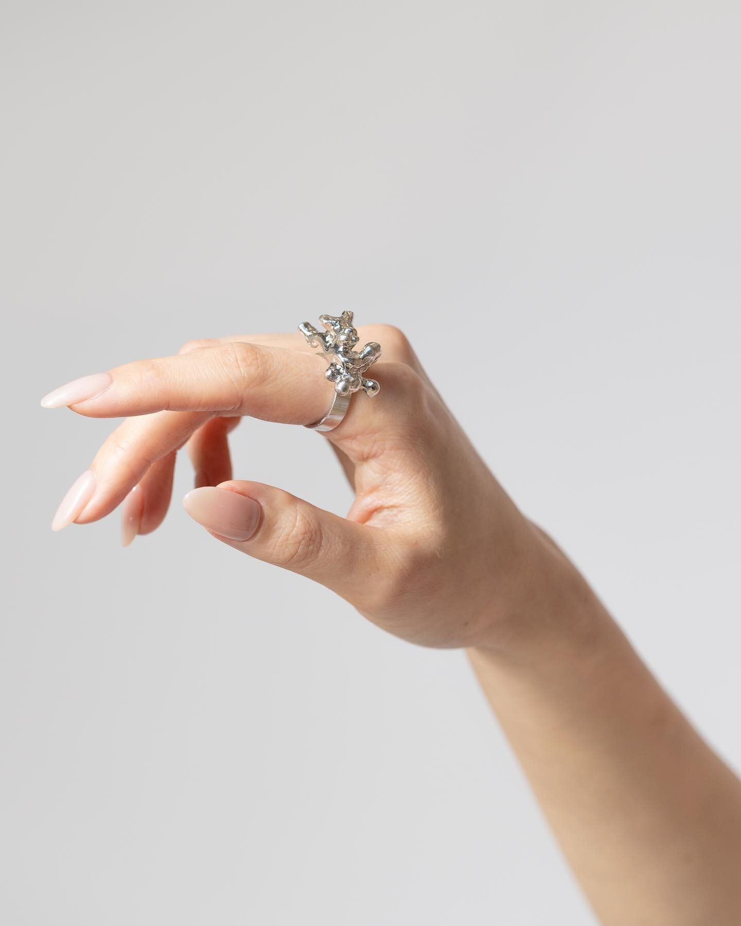 The Atlantis ring capturing the eternal motion of waves. 

925 silver 18kts white gold plated. 

#jewelry #jewllerydesign #925silver