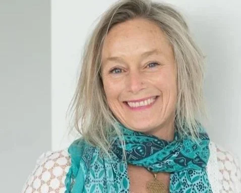 2a23b8_3ad19ef5d9ee44908e7365aac34e9750_mv2 copy.jpg