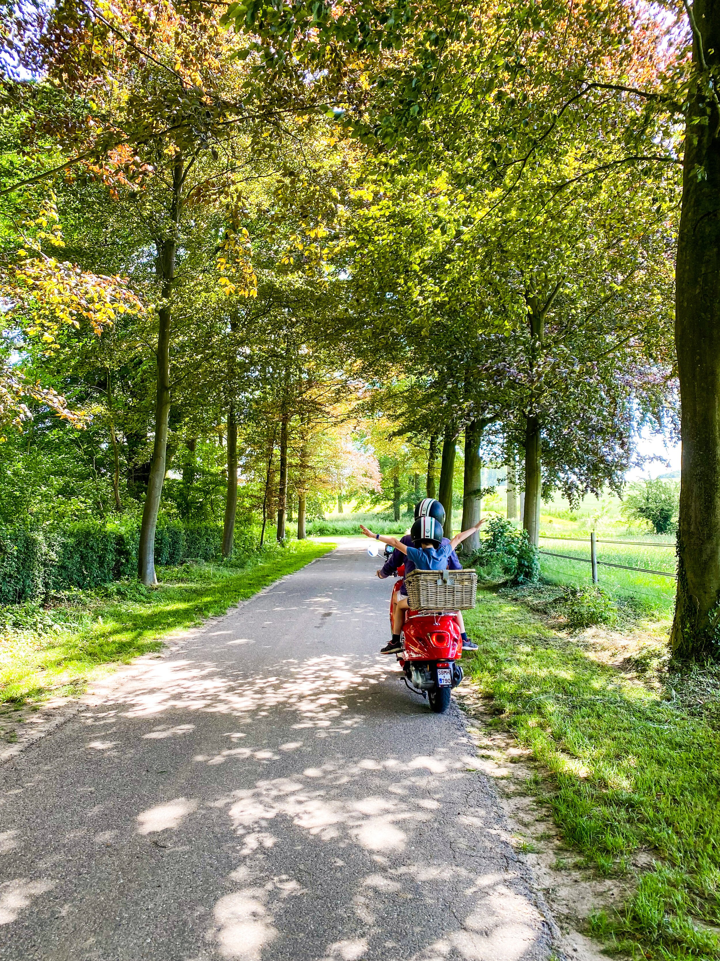 limburg ontdekken vespa.JPG