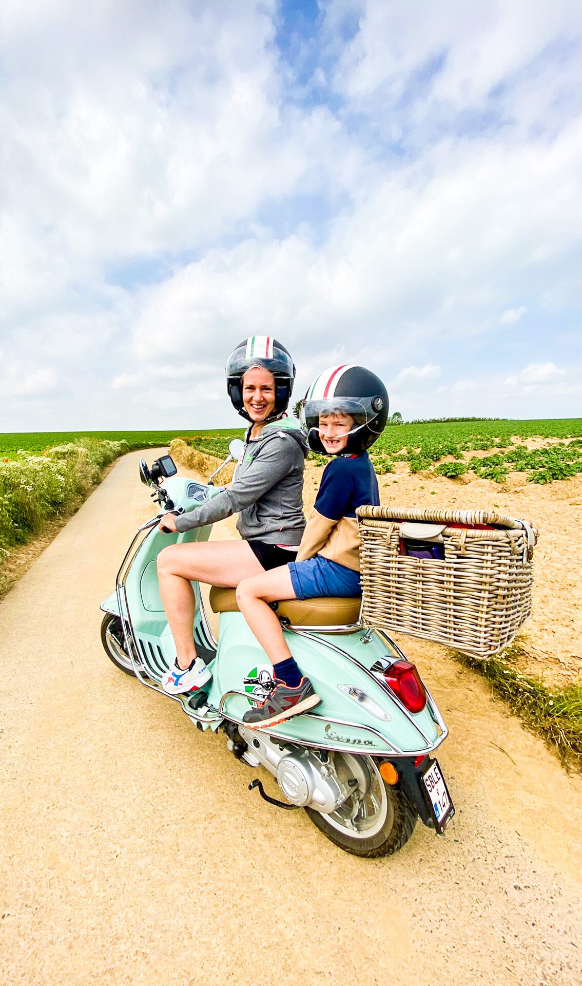 vespa tour kinderen.JPG