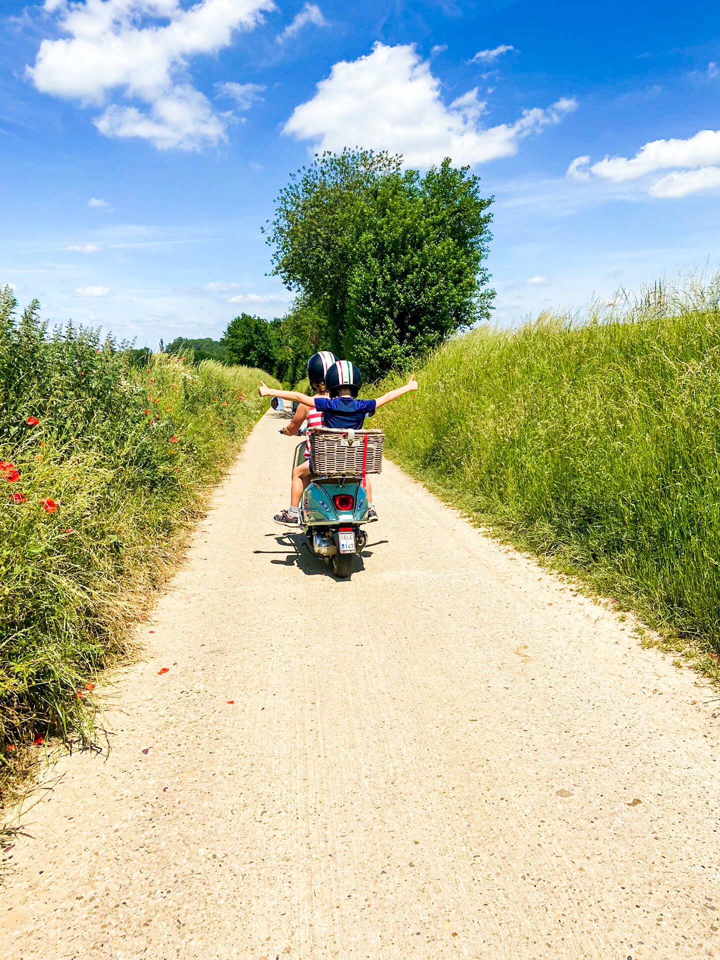 vespa toer kinderen.JPG