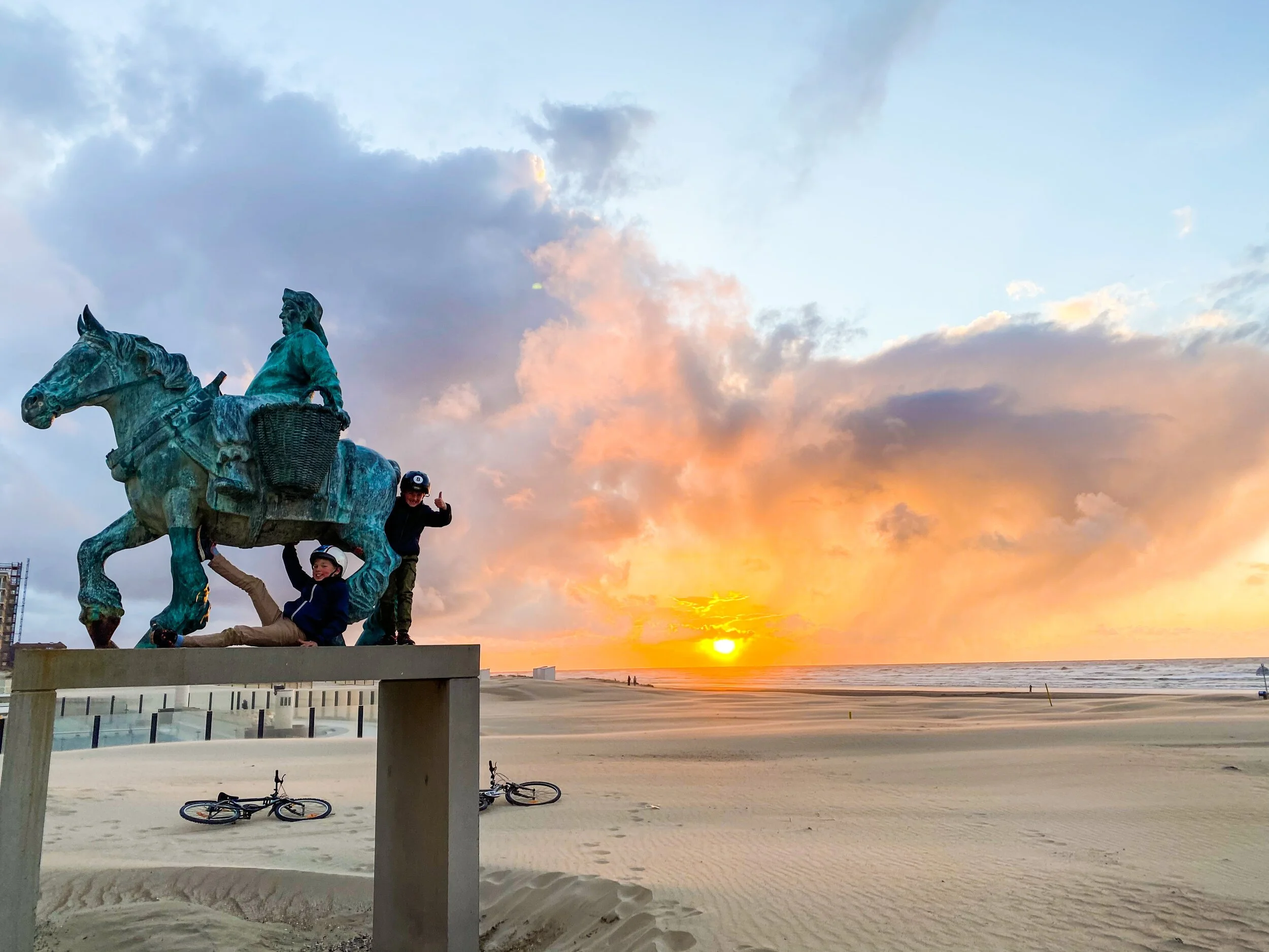 zonsondergang oostduinkerke.JPG