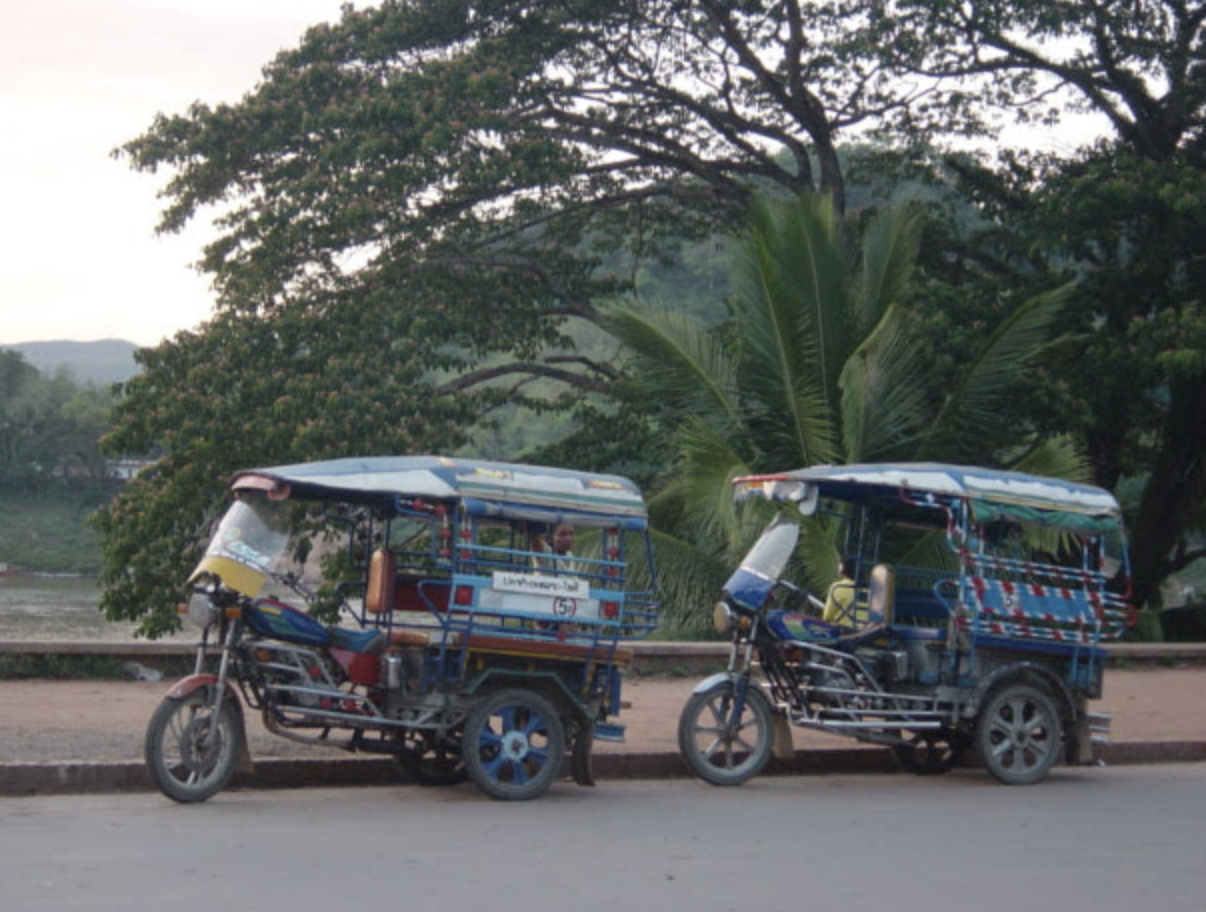 vietnam tuktuk.png