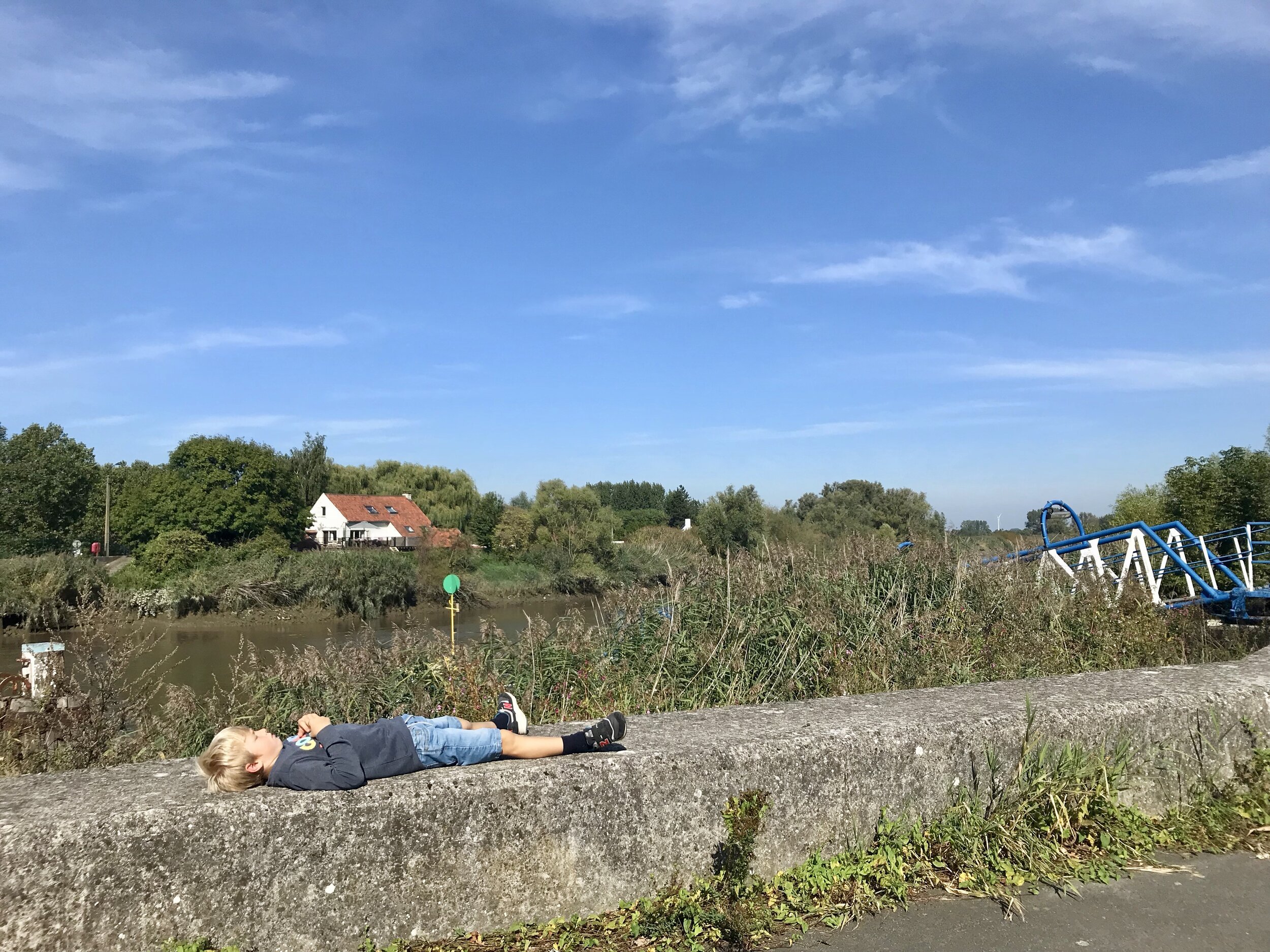 fietsen langs de schelde met kinderen