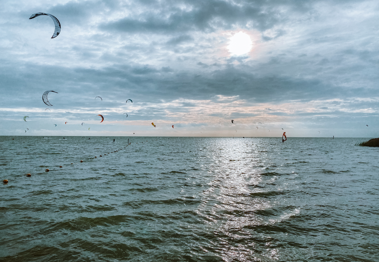 kitesurfers mirns friesland.png