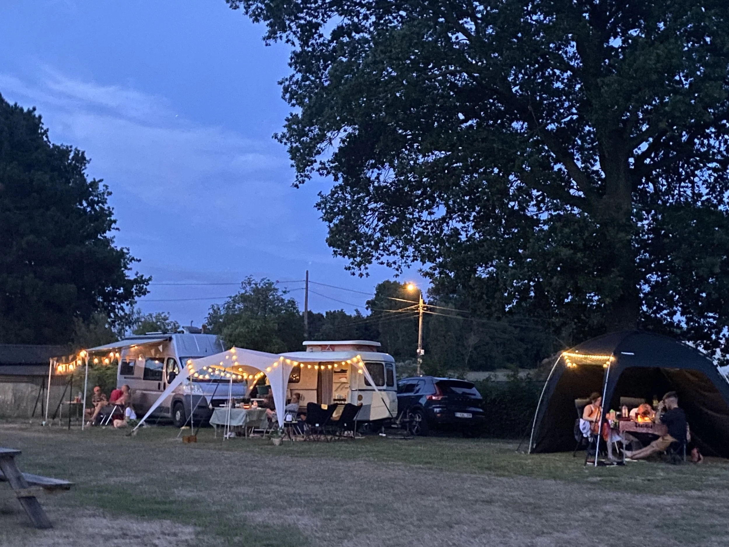 camp mangoeste avondsfeer.jpeg