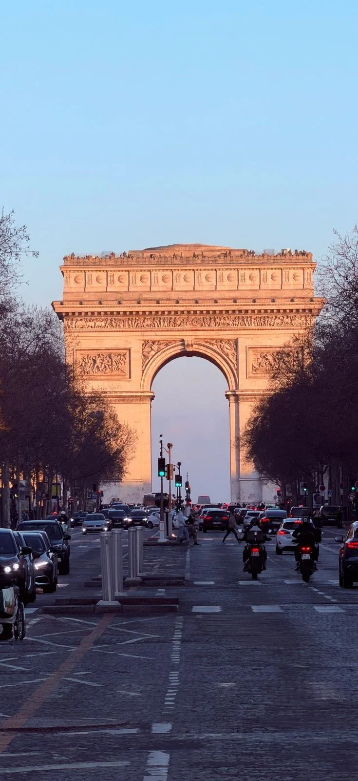 parijs arc de triomphe zonsondergang.jpg