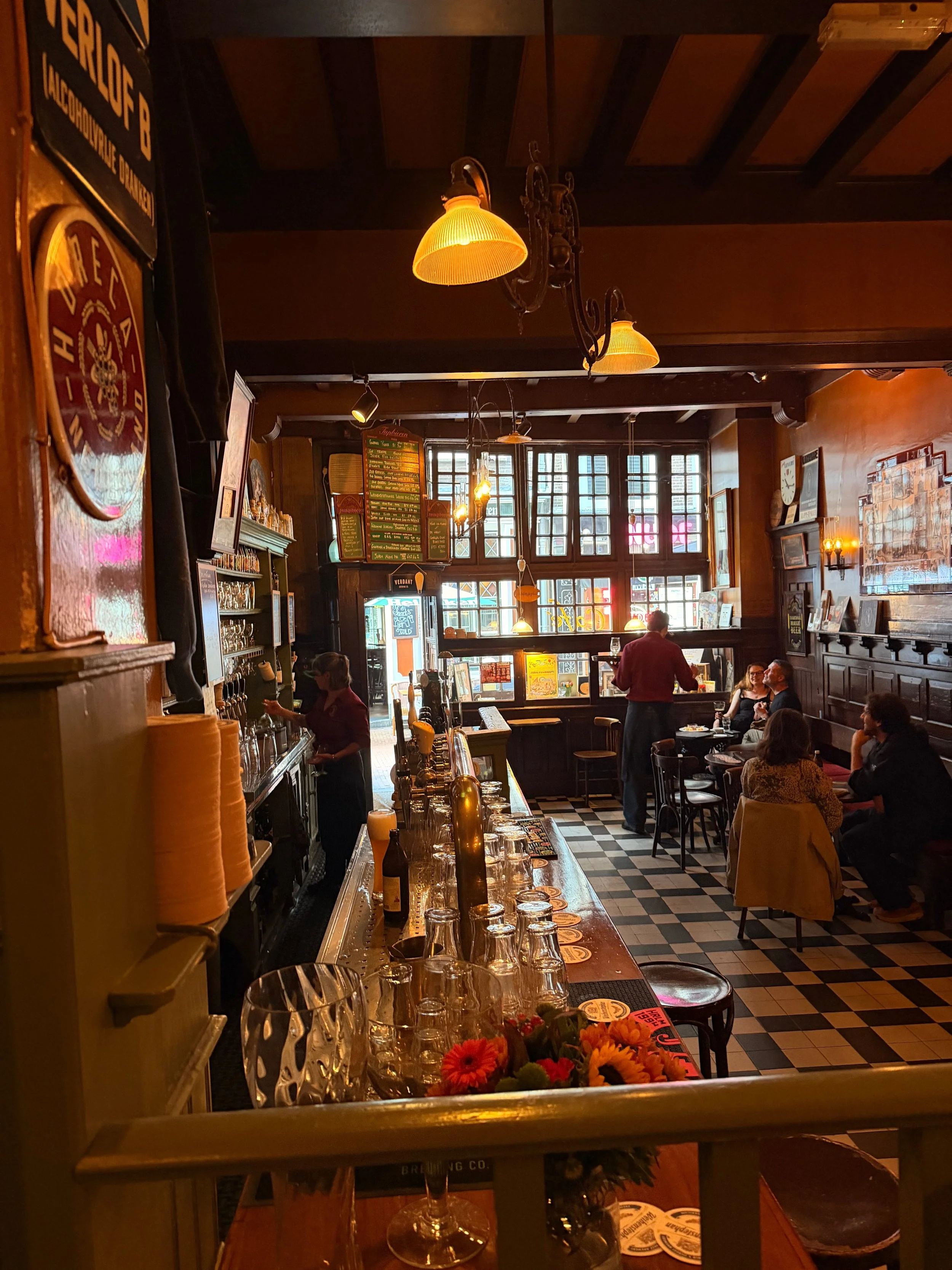amsterdam bruine kroeg.jpg