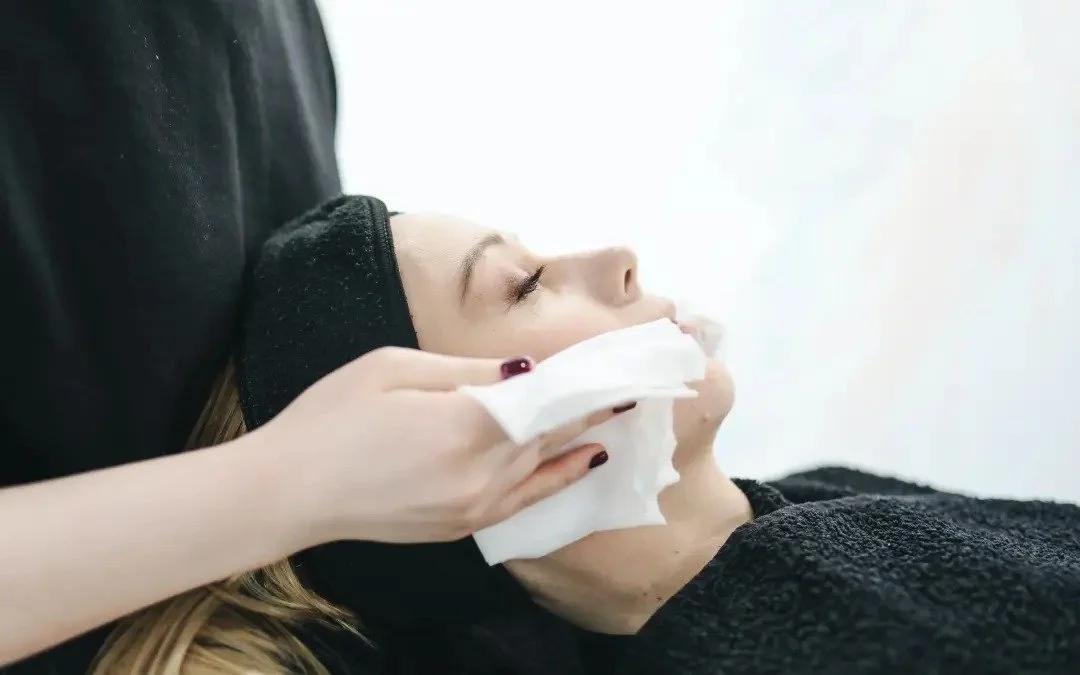 Dry and Dehydrated Skin: Causes and Treatments