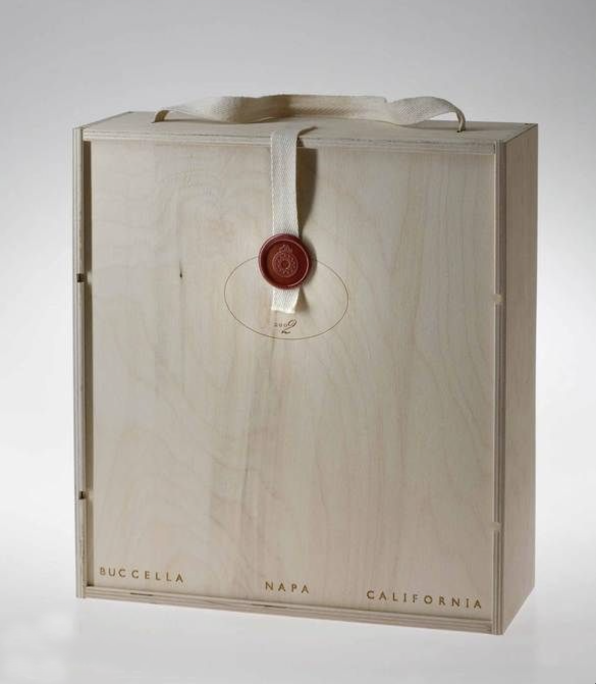 禮盒訂製的年輕情侶