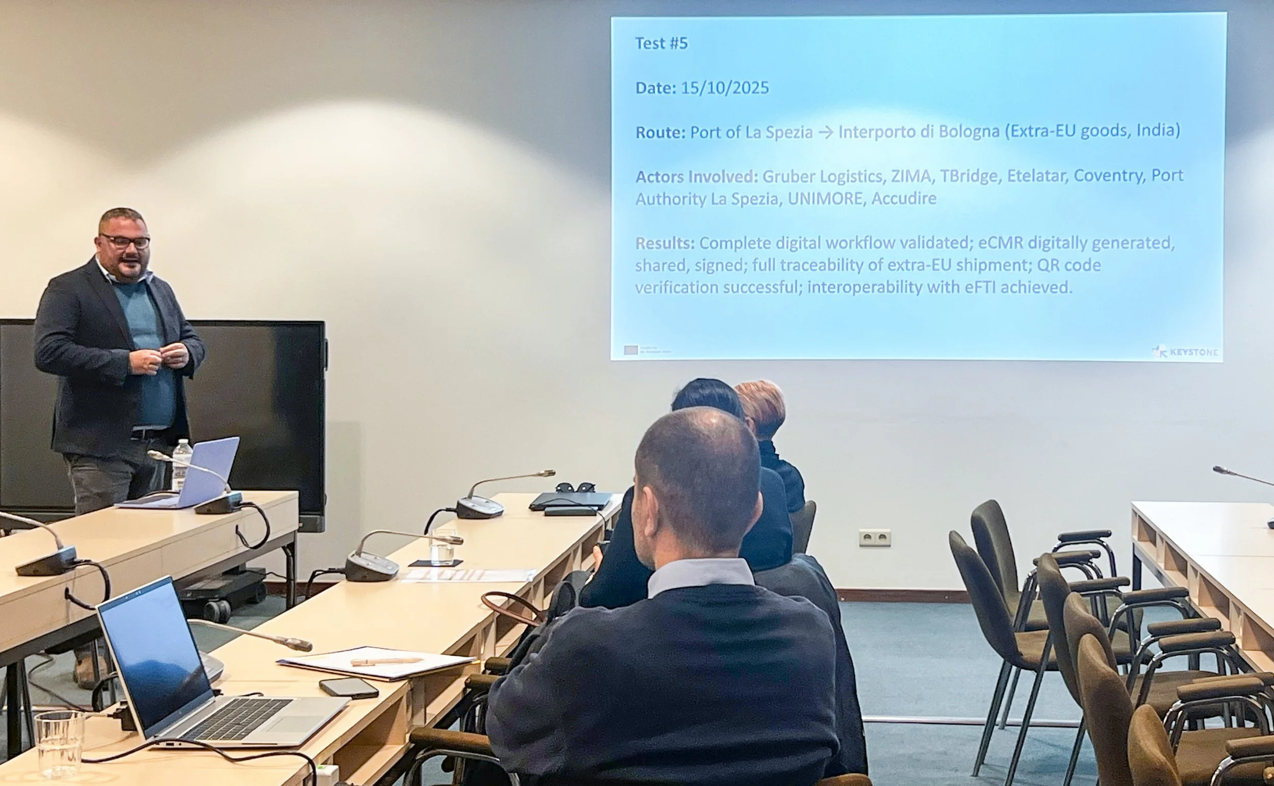 Fabrizio Borgogna presenting the results of the road transport pilot.