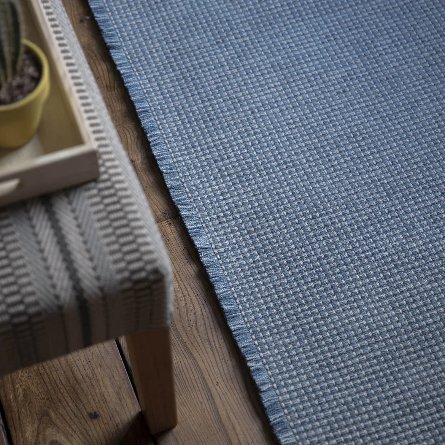 dining room table rug