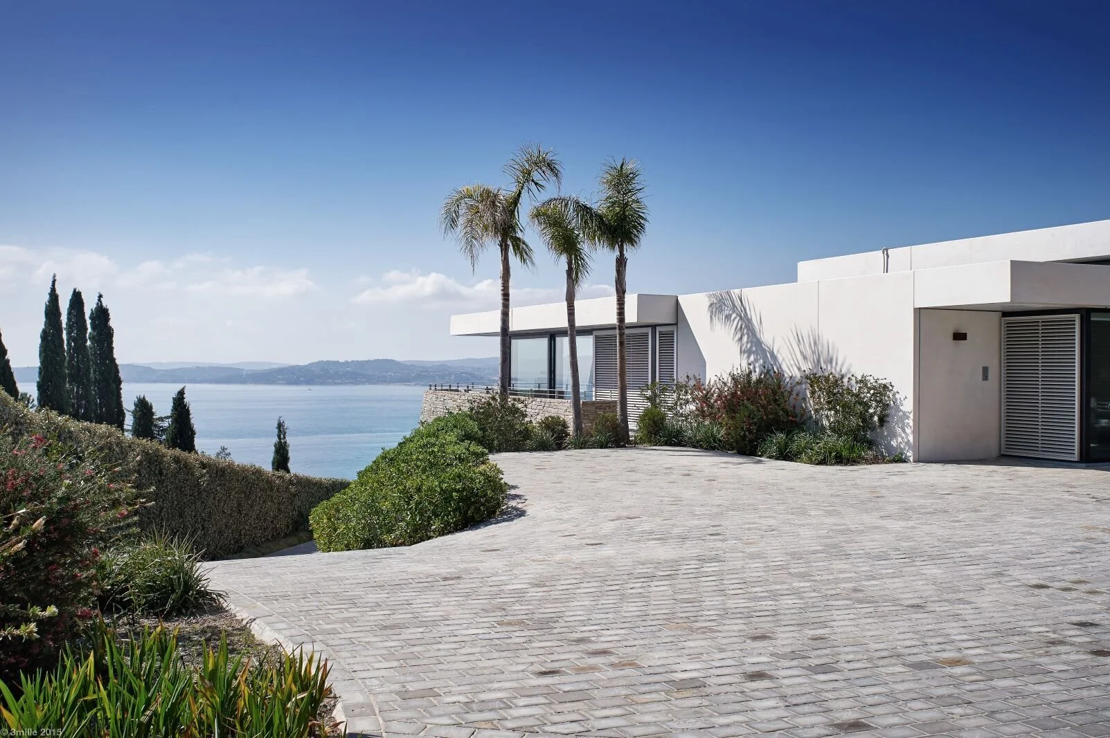 Luxury Seafront Villa