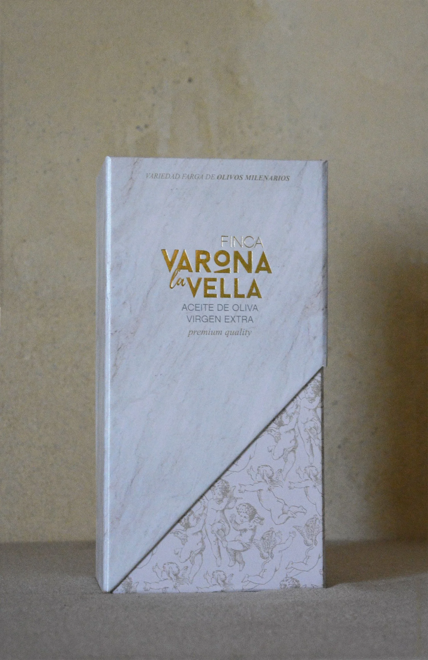 Estuche de botella de AOVE Ecológico monovarietal Farga Milenaria. Finca Varona la Vella