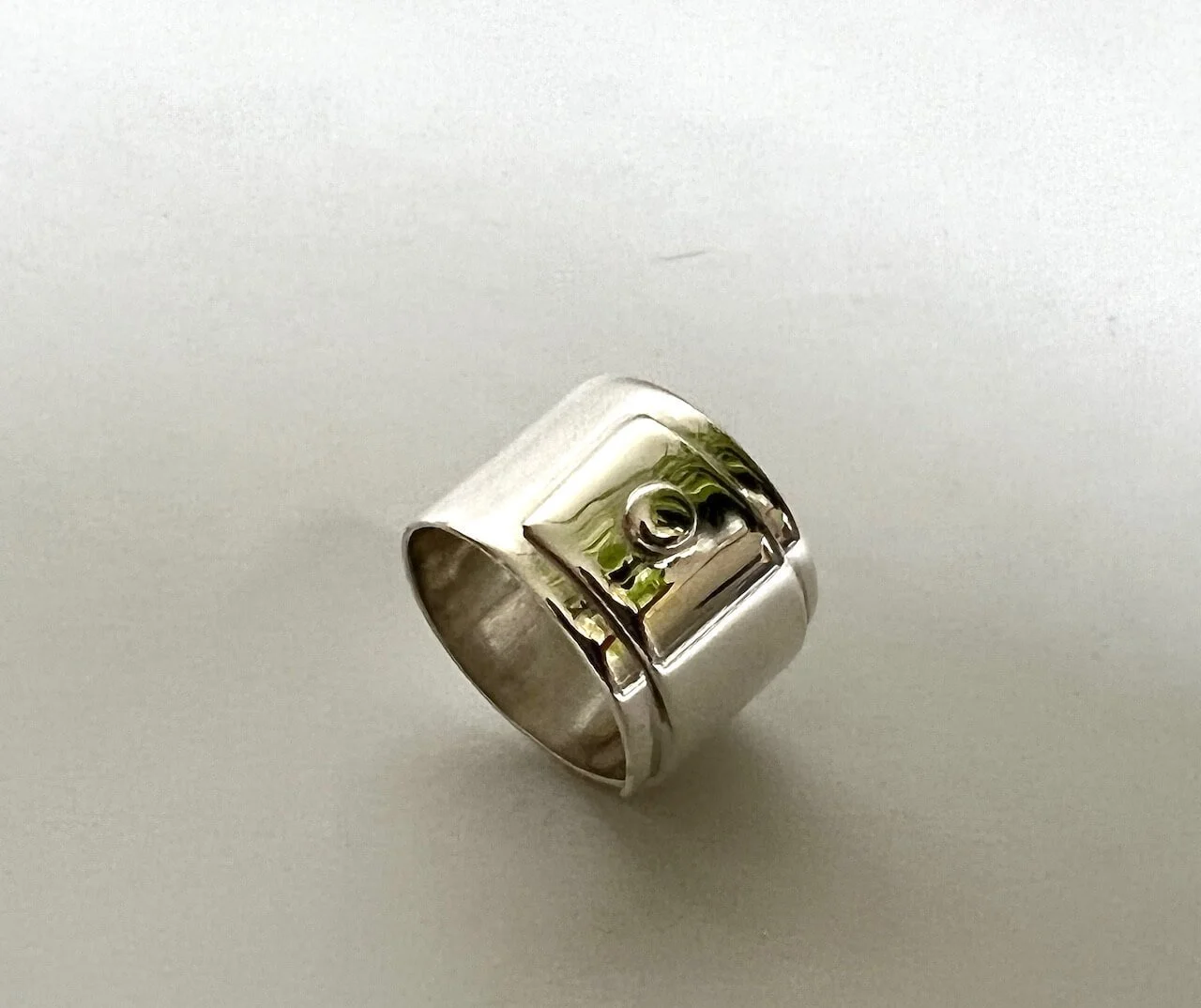Heritage Silver Overlap Ring with Silver Button