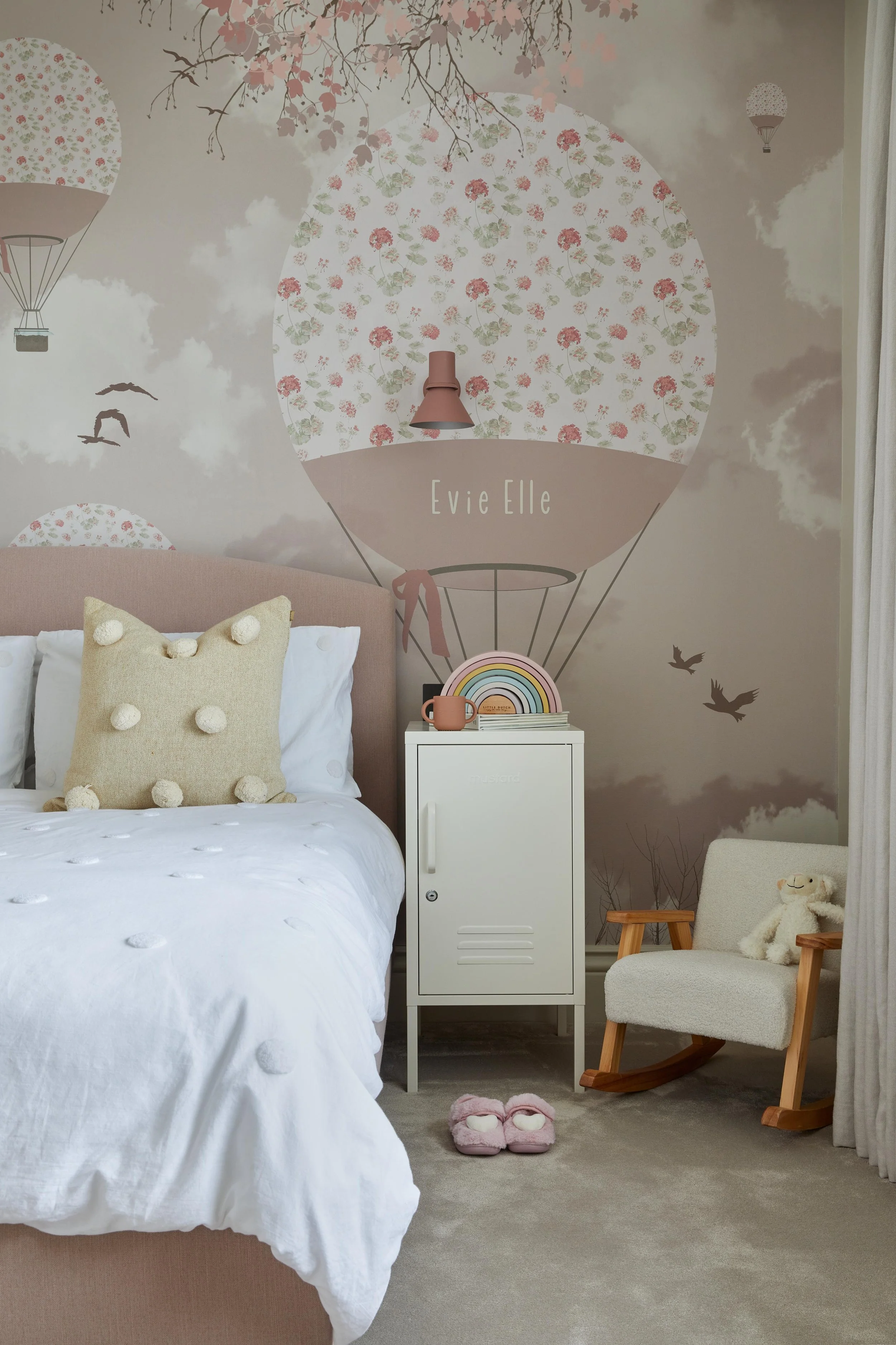 Ridgeway House kitchen, open-plan lounge, statement lighting