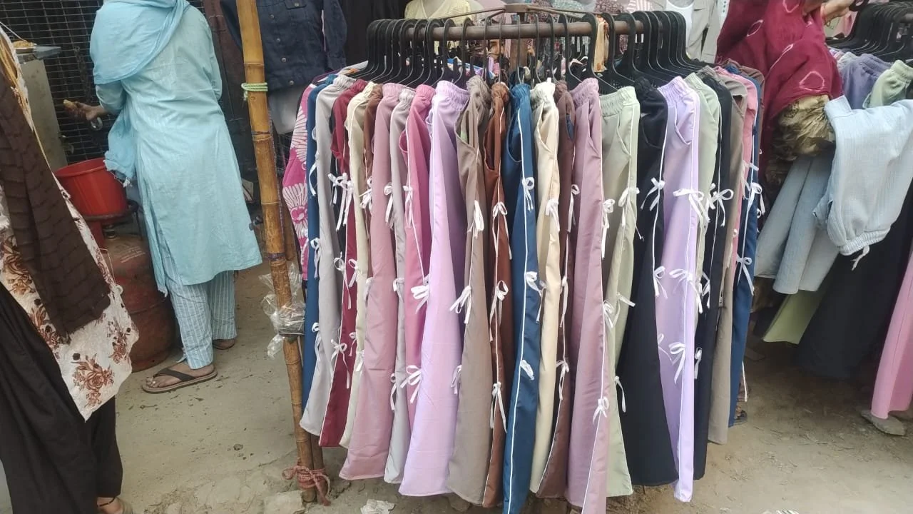 मेकअप के लिए दौड़ भाग&nbsp;/ खुशनुमा