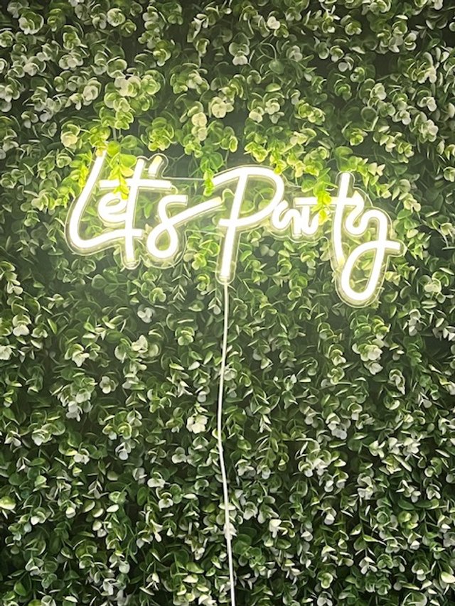 Who Decorates a Wedding Venue? Here’s What Couples Really Need to Know