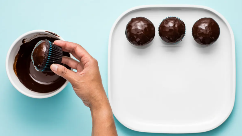 Dip Your Cupcakes in Chocolate Glaze