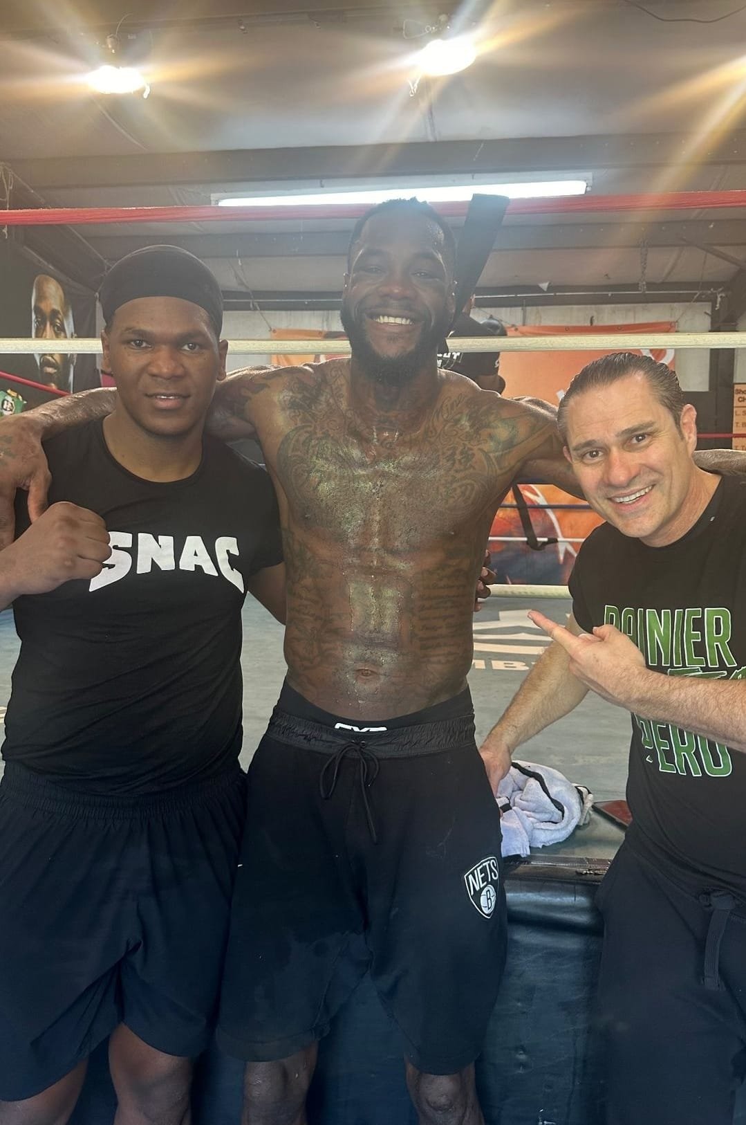 Look who stopped by the gym today!! @bronzebomber @bobsantosboxing @the_fear_pero #thechampishere #ironsharpensiron #fyp #letsgo #boxlabpromotions #boxeo #boxing #training #workout #wethebest