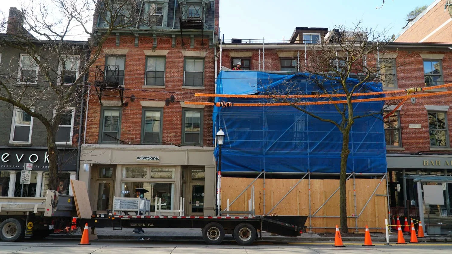 Construction hoarding and public access project for a project on King St E
