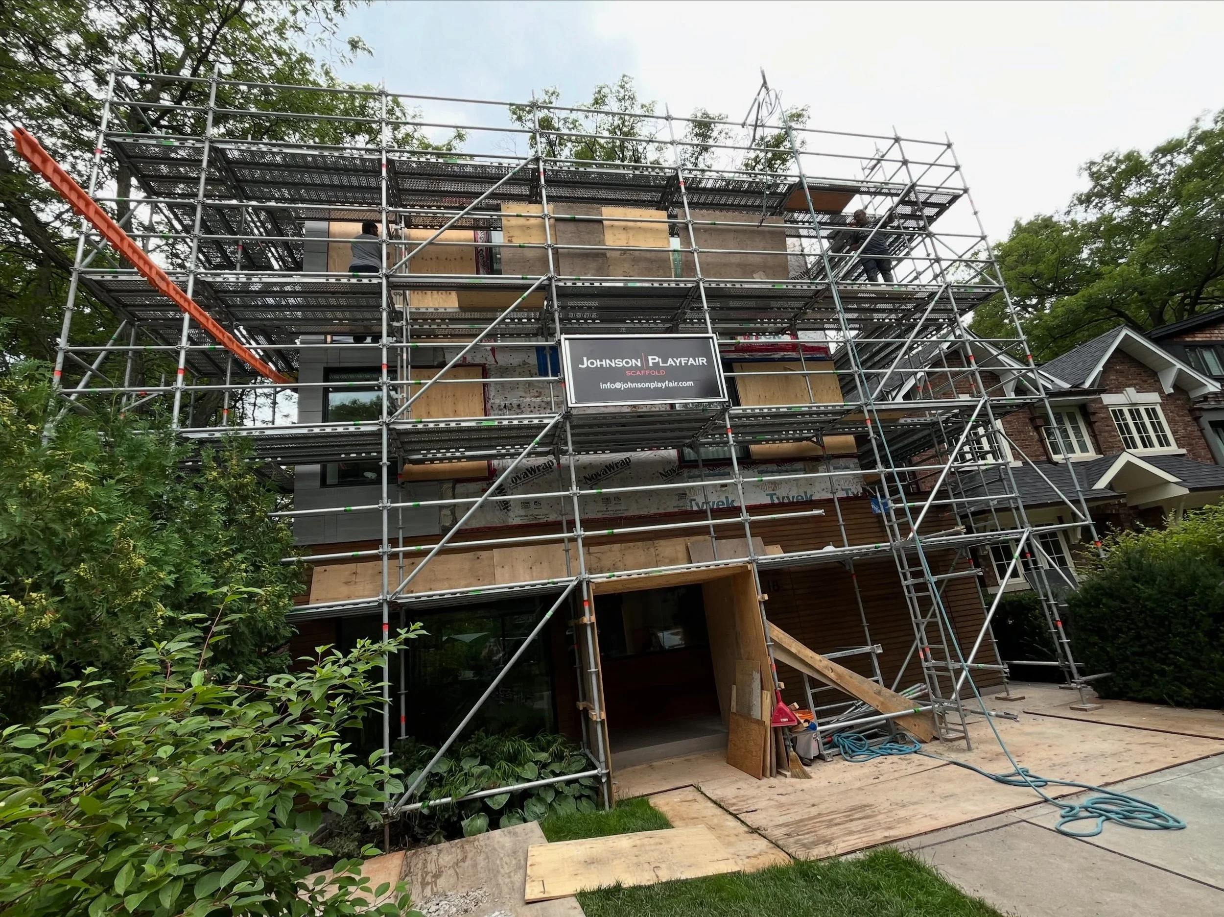 Set up and ready for work in the Casa Loma area on a facade renovation for @johnsonplayfairmasonry

#scaffolding #torontoconstruction #scaffoldingservices #casaloma