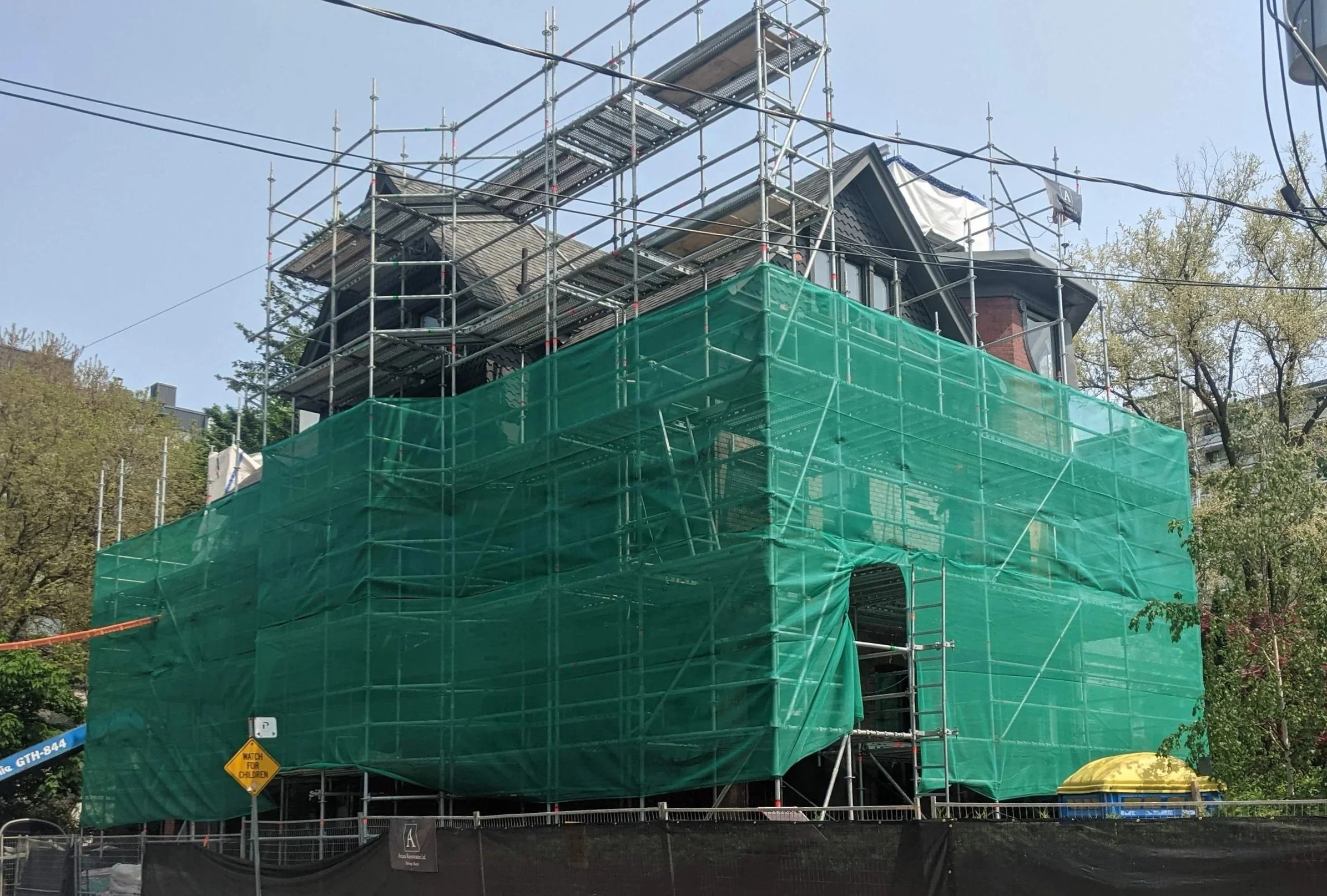 Full house access system scaffold setup with dust netting for a Arcana Restoration heritage home restoration in the Annex