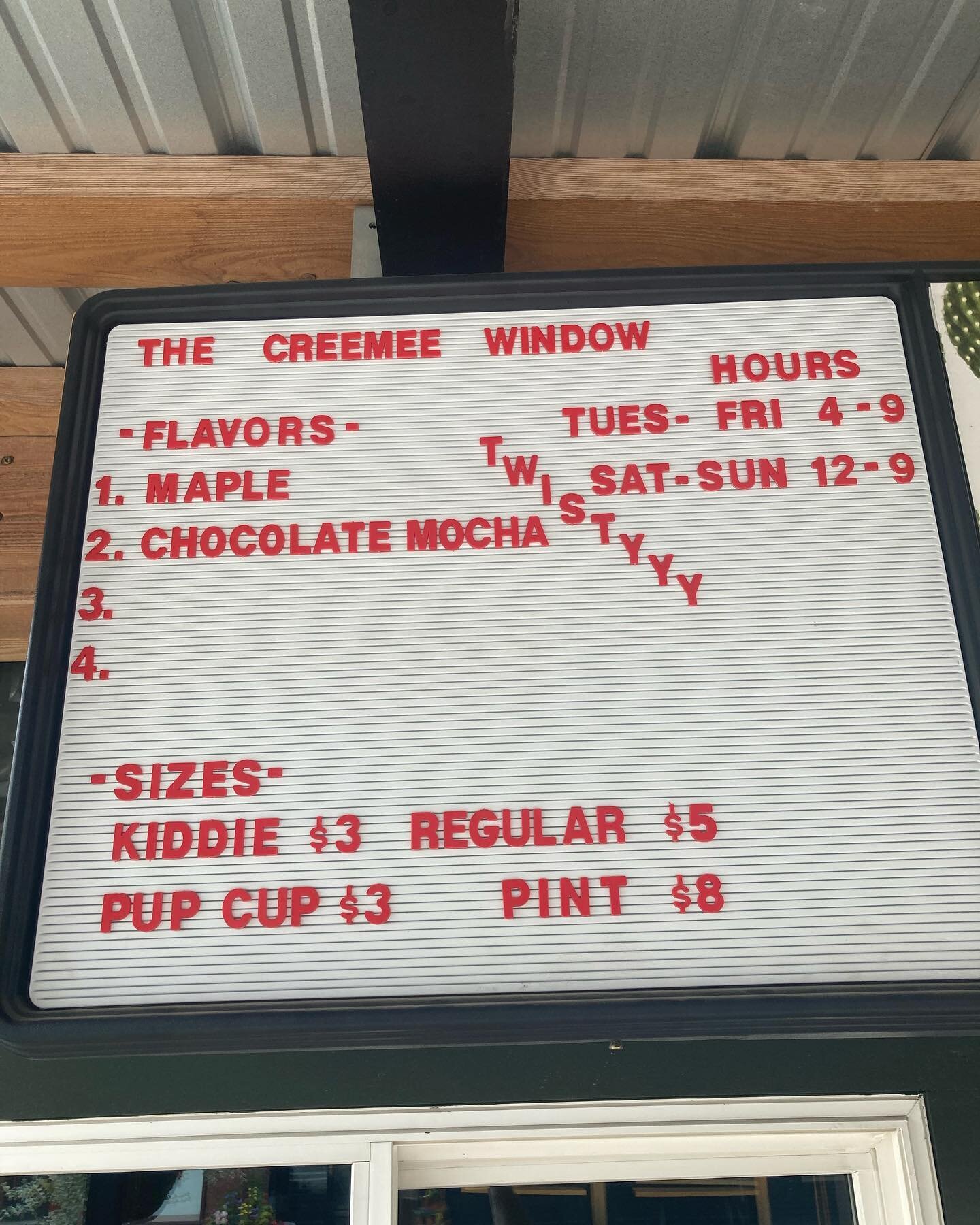 Special Holiday Hours- The Creemee Window will be open on July 4th from 9:30 am until 7:00 pm.  Have a happy and safe holiday. 🍦❤️🙌🎆