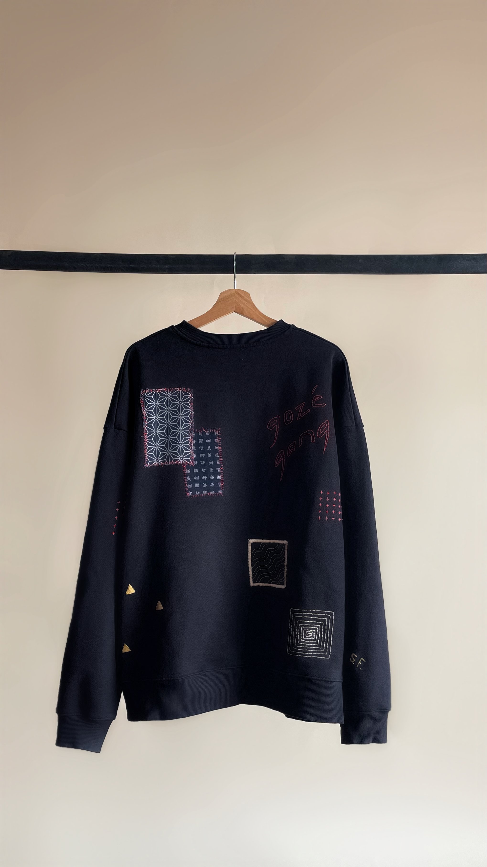 CUSTOM_BLACK_CREWNECK_BACK.jpg