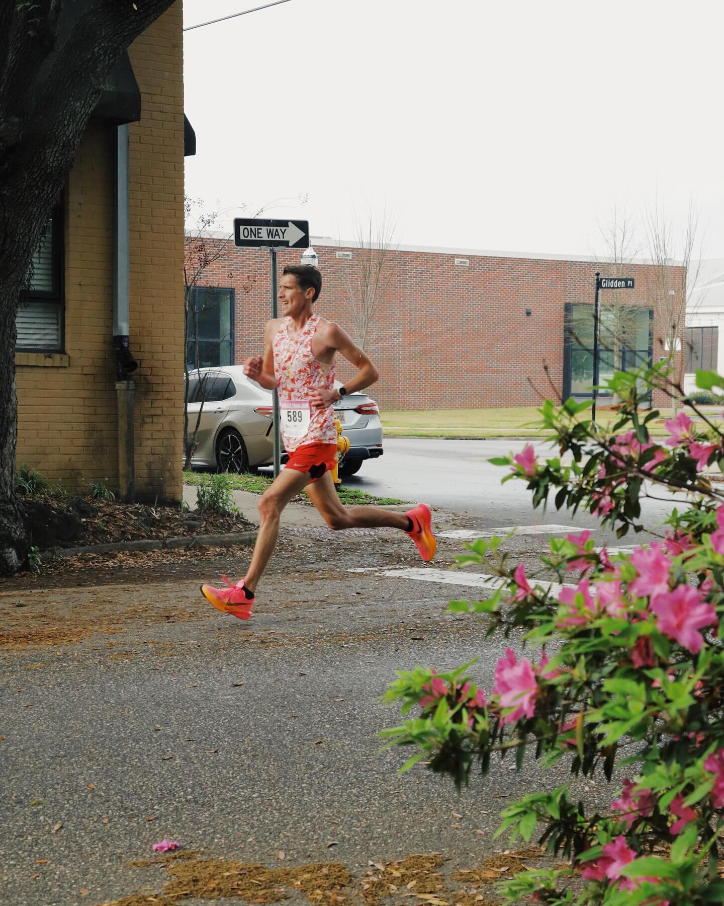 Took some pictures of the @azaleatrailrun this morning.  It was @christianhilley&rsquo;s first run (10k!), and such a sleepy morning for me.