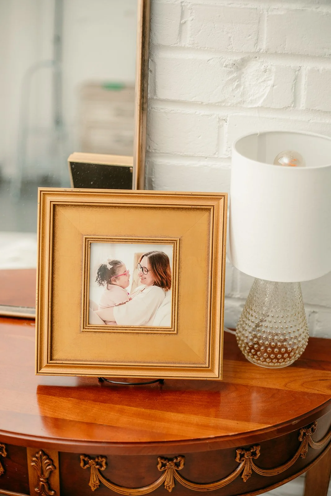 Finished Frames in Your Home: How We Help You Choose the Perfect Wall Art for Your Family