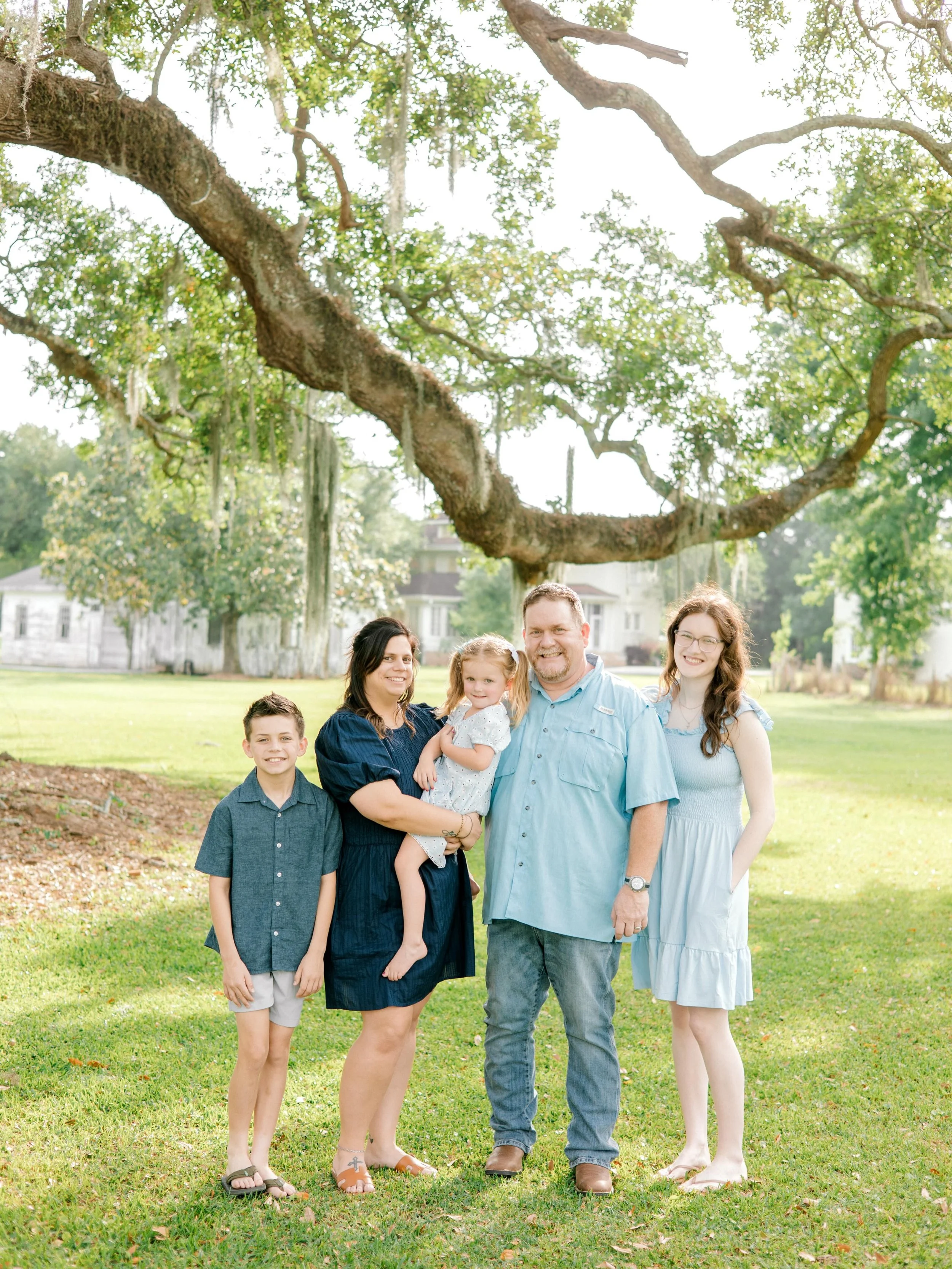 The Hartman Family at Farmhouse Francis! 
These family sessions have been sooooo beautiful and I can&rsquo;t wait to do more over the summer! Have you seen our May special for family sessions?! DM me for more info!