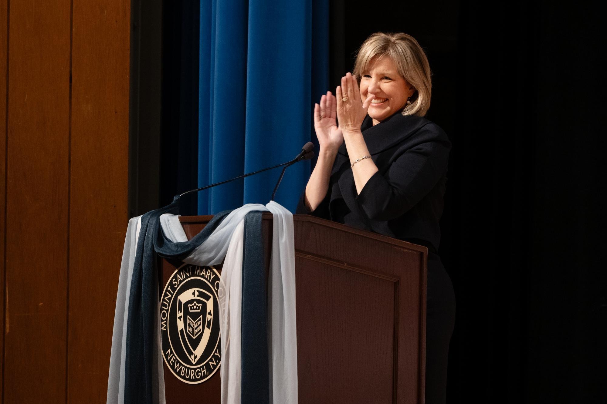 25 COMM NURSING Nurse pinning 2391.jpg
