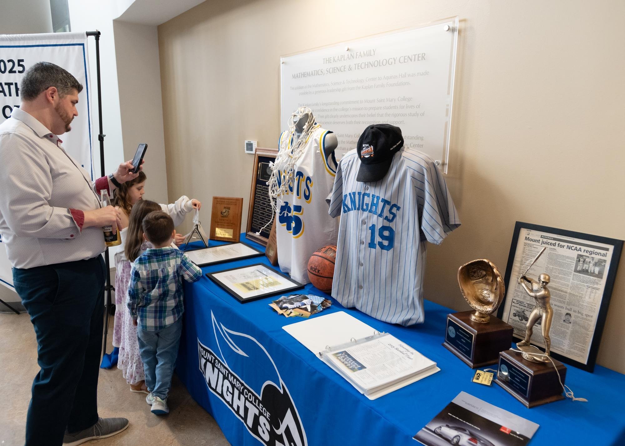 25 SPORTS Hall of Fame 8359.jpg