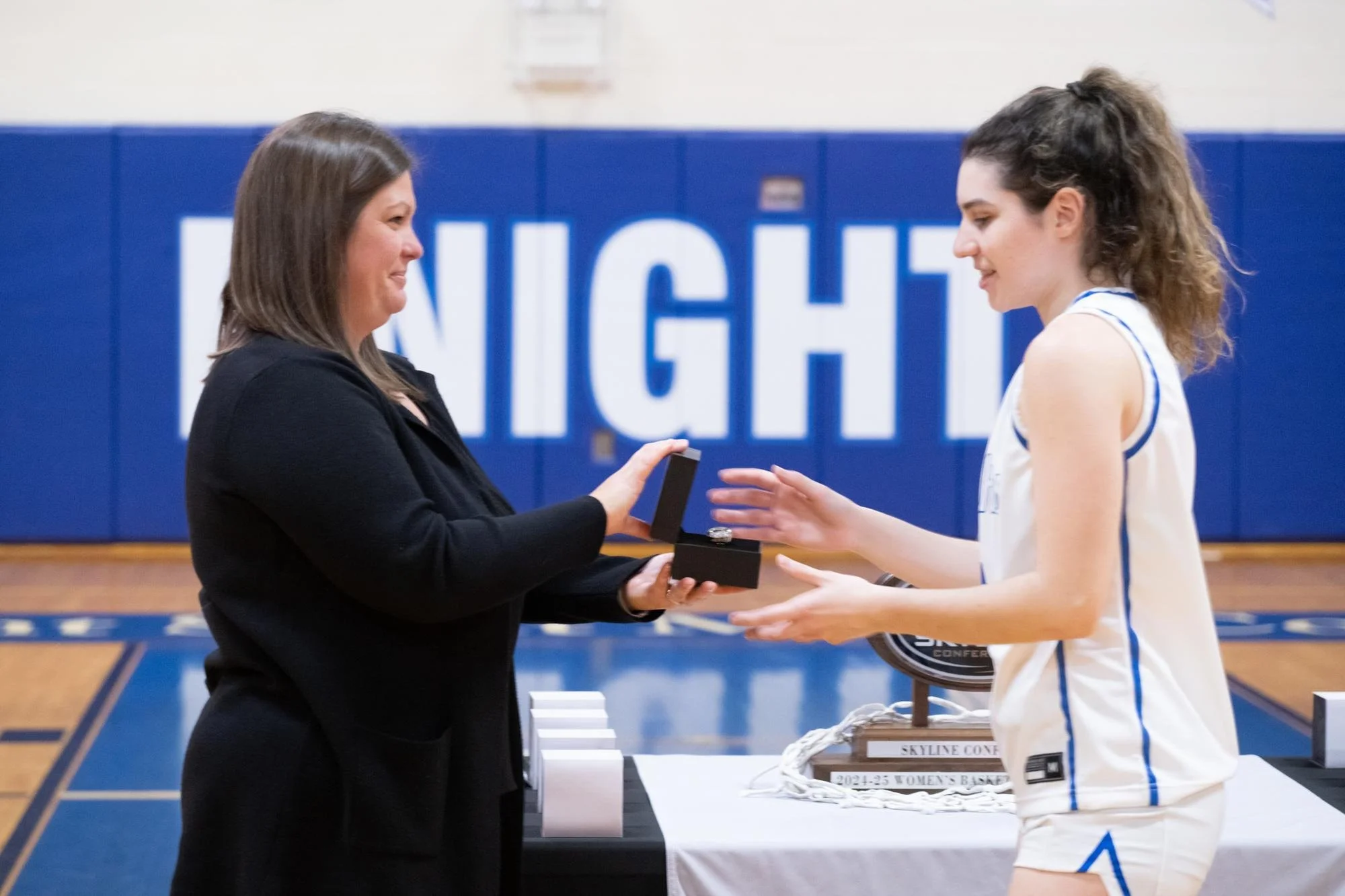 Basketball W Rings 5440.jpg