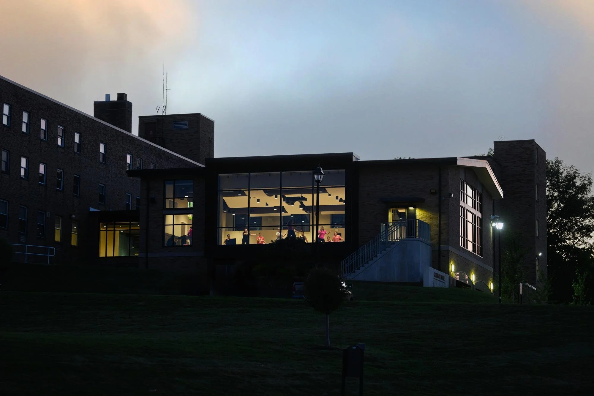 26 Desmond at Night 3160.jpg 3160.jpg