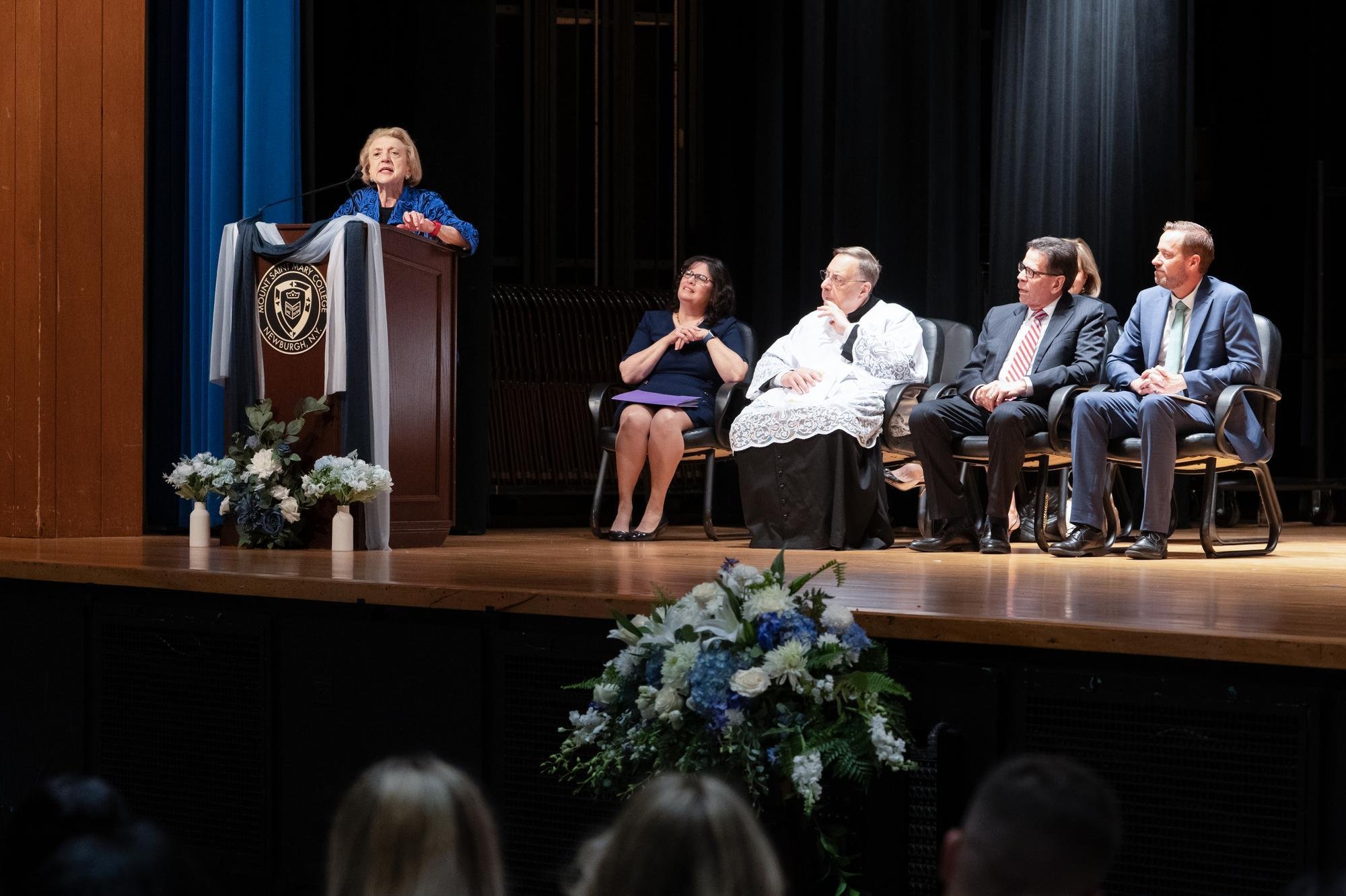 25 COMM NURSING Nurse pinning 2280.jpg