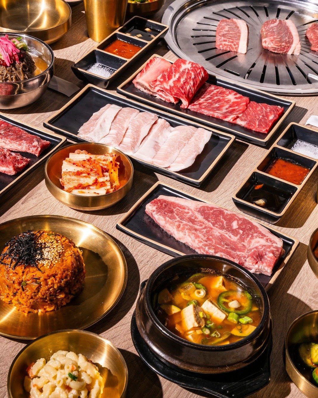 Grill vibes on point. ♨️ Tag your squad and come through for an AYCE feast at our place! 

#88qkbbq #koreanbbq #kbbqnight #datenight #koreanfood #grilllovers #meatlover #banchan #rowland