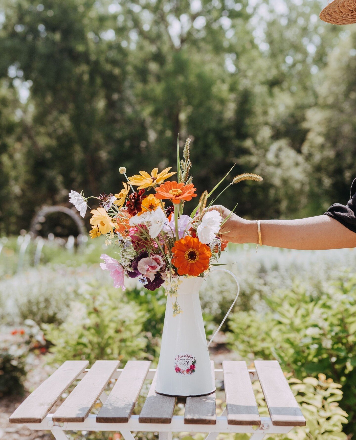 Flowers for v-day! Wishing everyone the most love today and every day! 🌸⁠
.⁠
.⁠
.⁠
.⁠
#manitobaphotographer #winnipegphotographer⁠
#winnipegbrandphotography #manitobabrandphotographer⁠
#lauraloewenphotography⁠
#winnipegrealestate⁠ #winnipegstudiopho