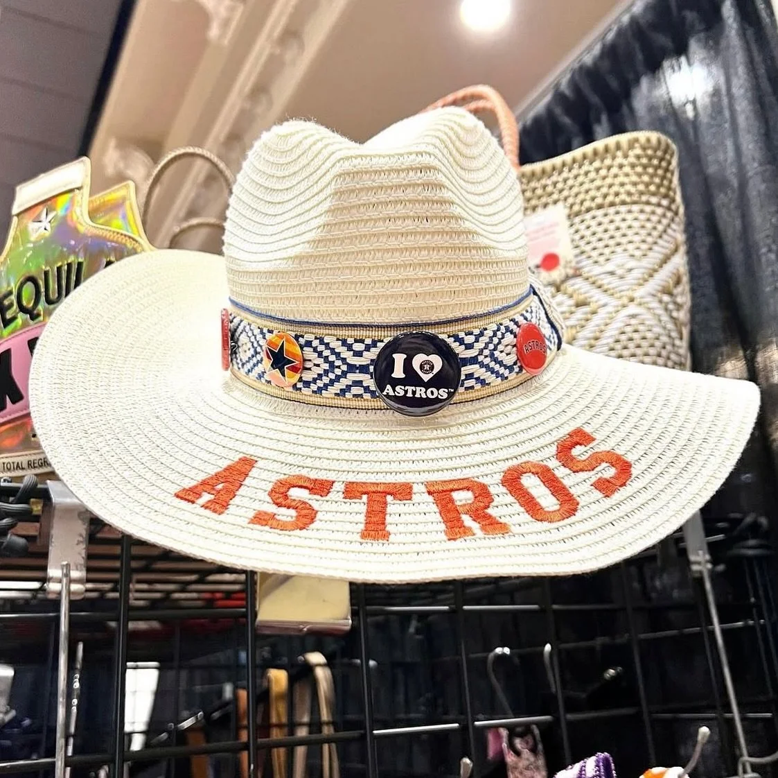 Sending Iove to our @astros ⚾️ We&rsquo;ll be repping all year long in our @thesalehouston finds 🧡💙