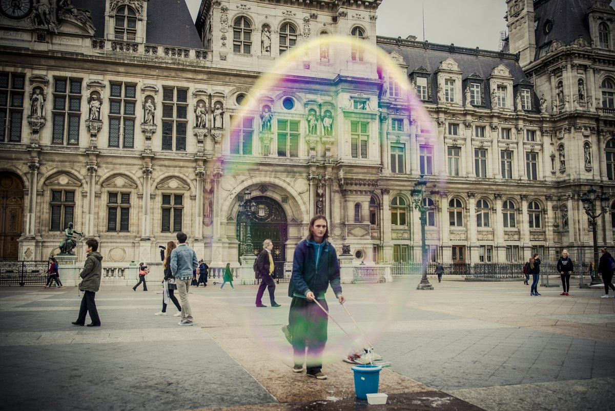 The Bubbleman of Paris